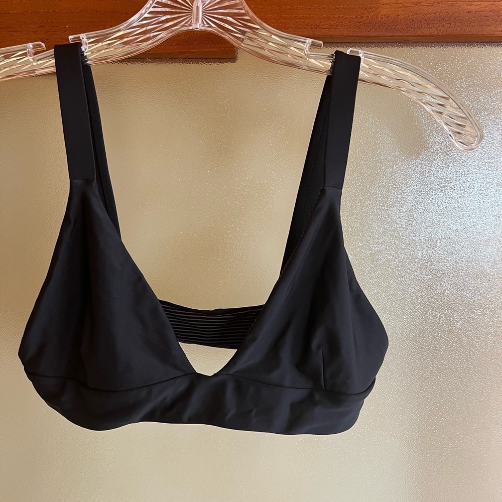 Acacia Dawn Top in Ash (black)